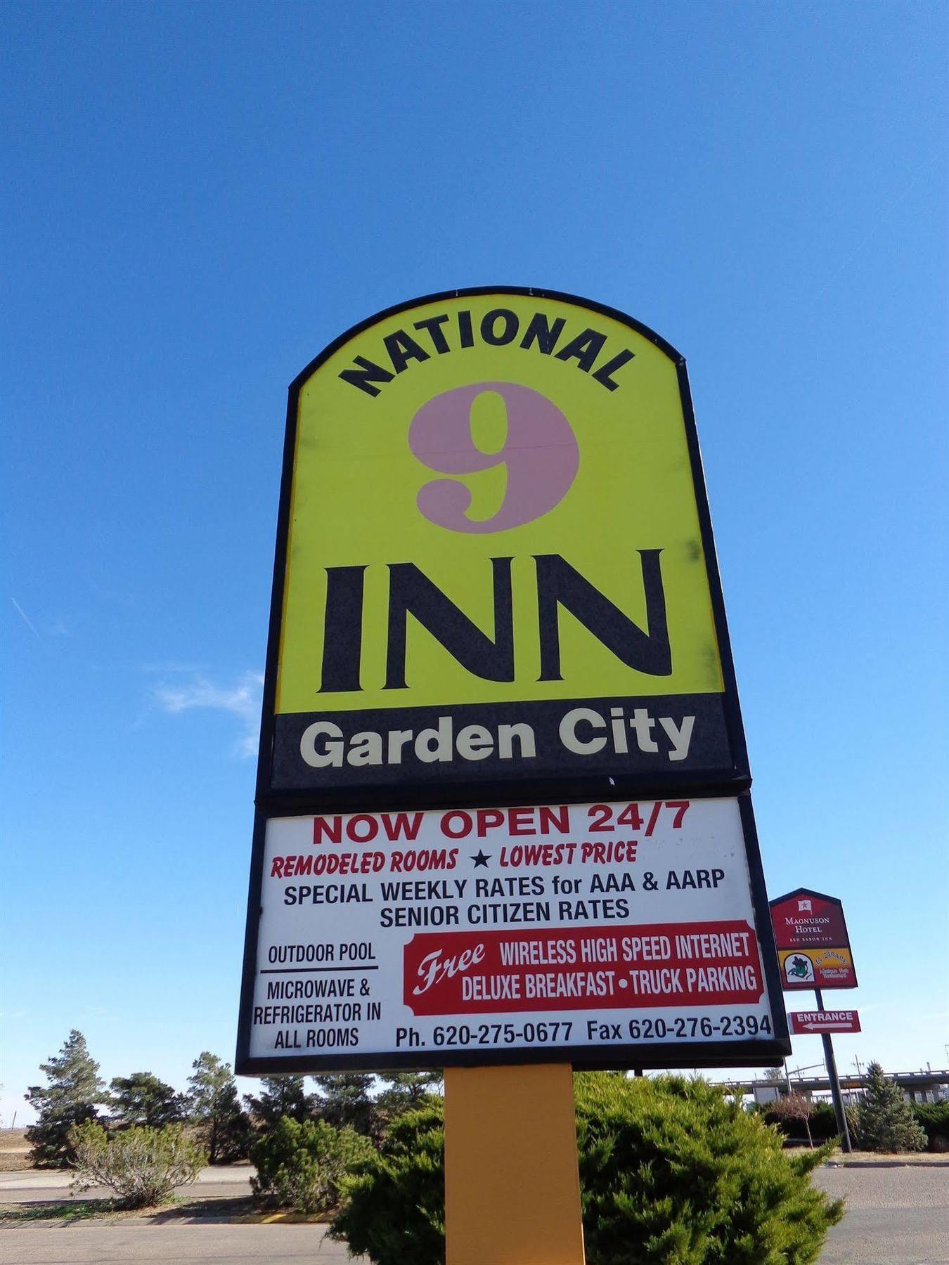 National 9 Inn Garden City Exteriör bild
